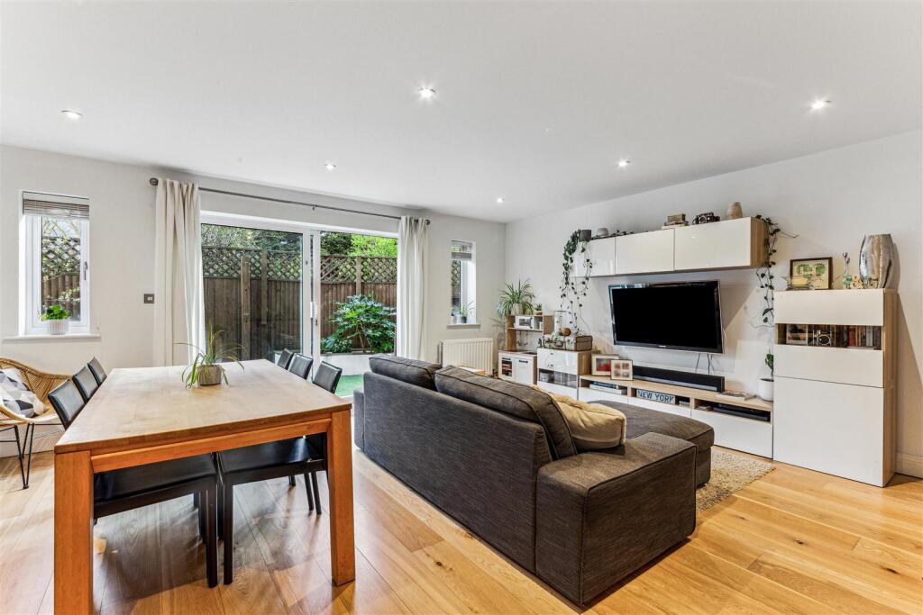 Argyle Court, W4 - FOR SALE