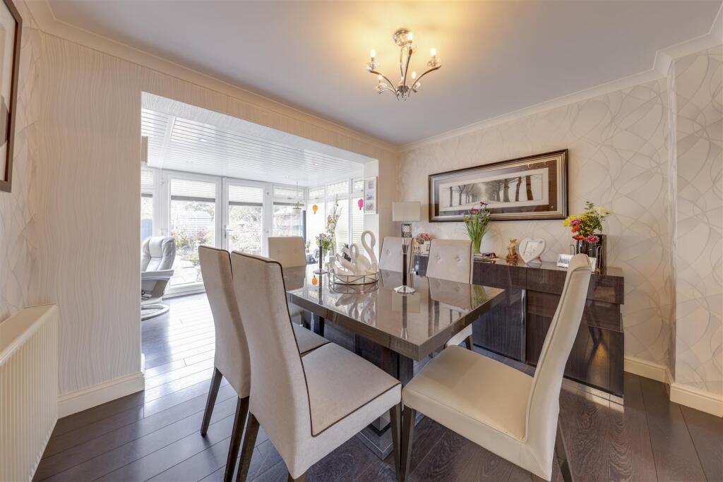 Open Plan Dinng Room