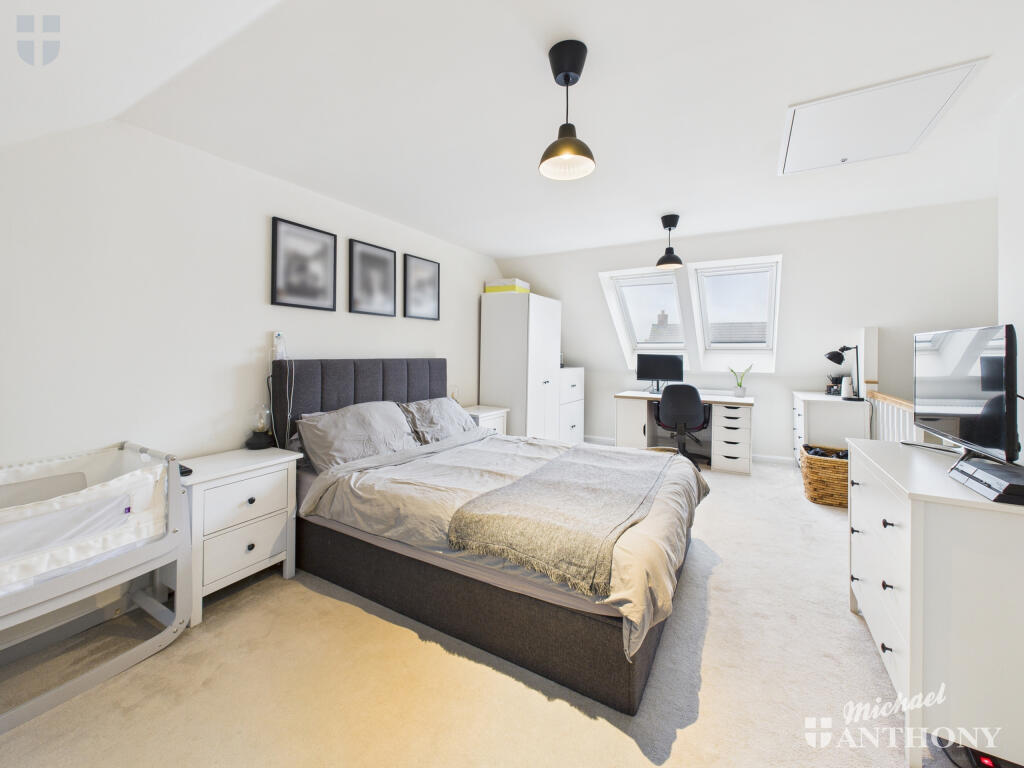 CAM03852G0-PR0479-STILL012