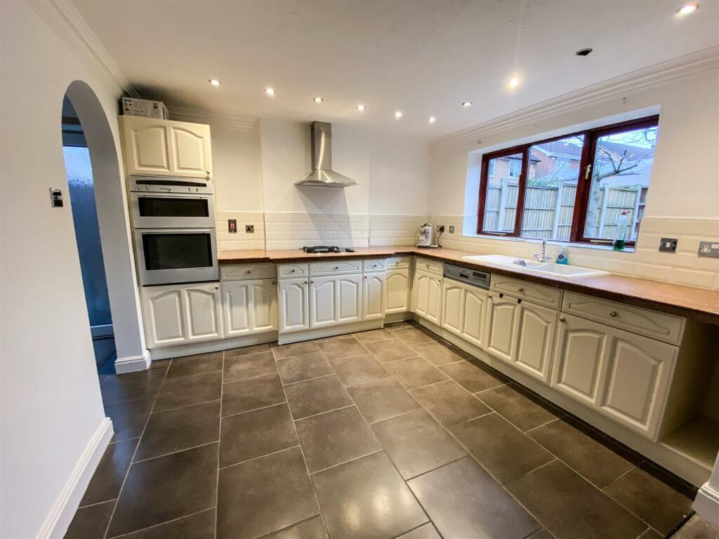 14 Longthorpe Close Littleover-4019.jpg