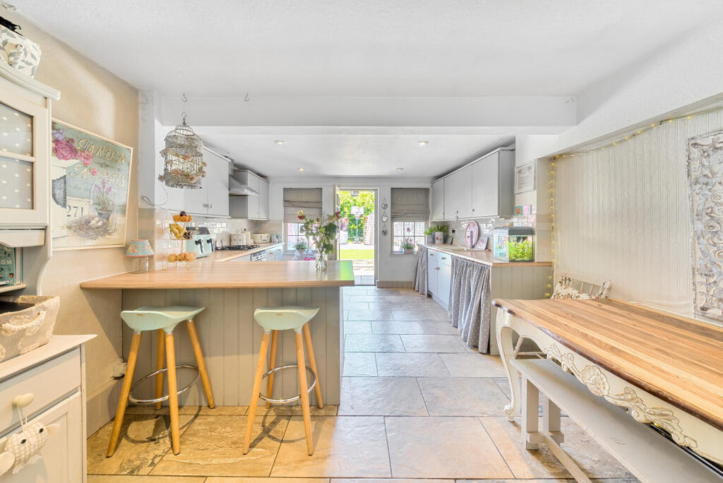 Kitchen/Dining Area