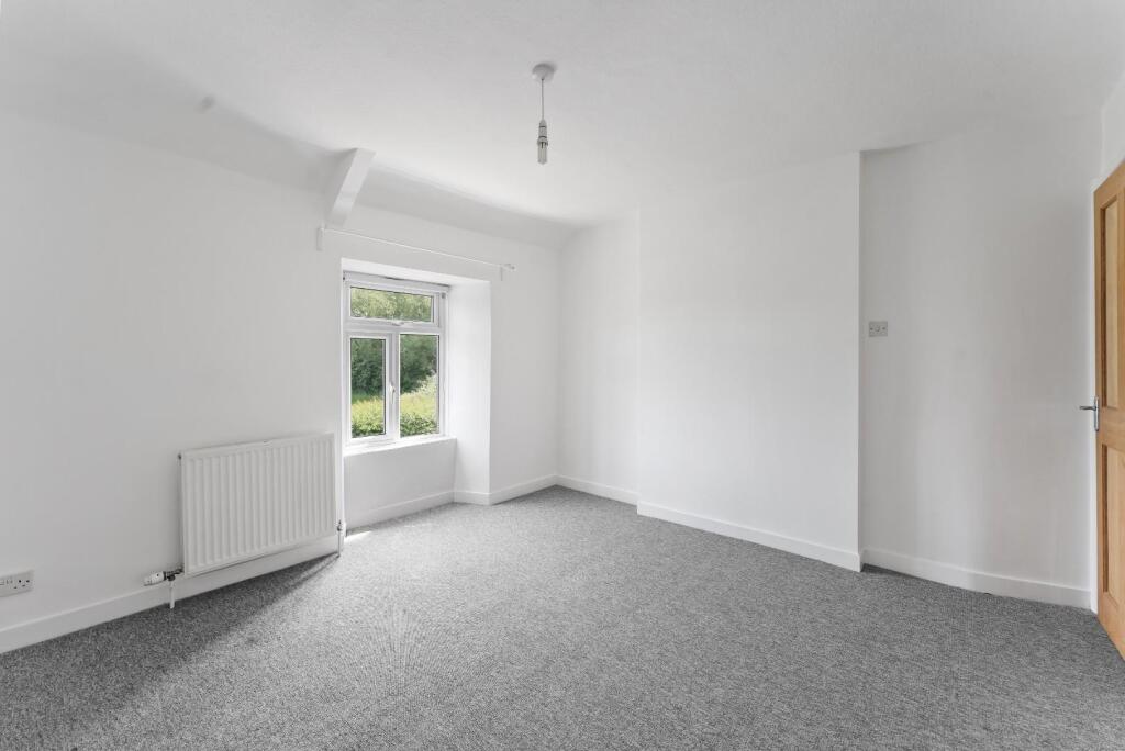 10 - bedroom.jpg