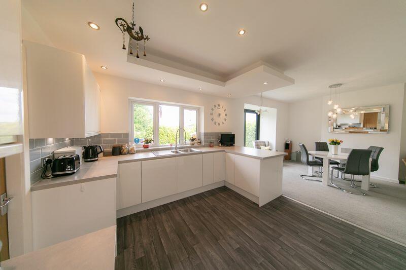 Kitchen &amp; dining area