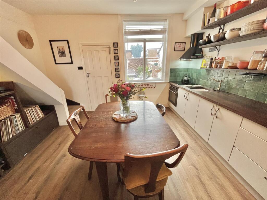 Dining Kitchen Aspect 4
