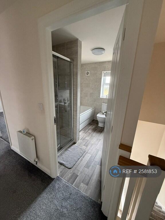 4 Suite Family Bathroom