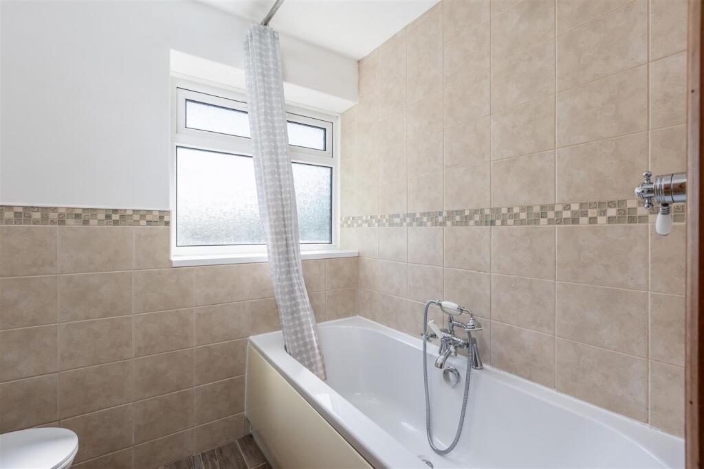 Manor Drive 68 Bathroom-1.jpg