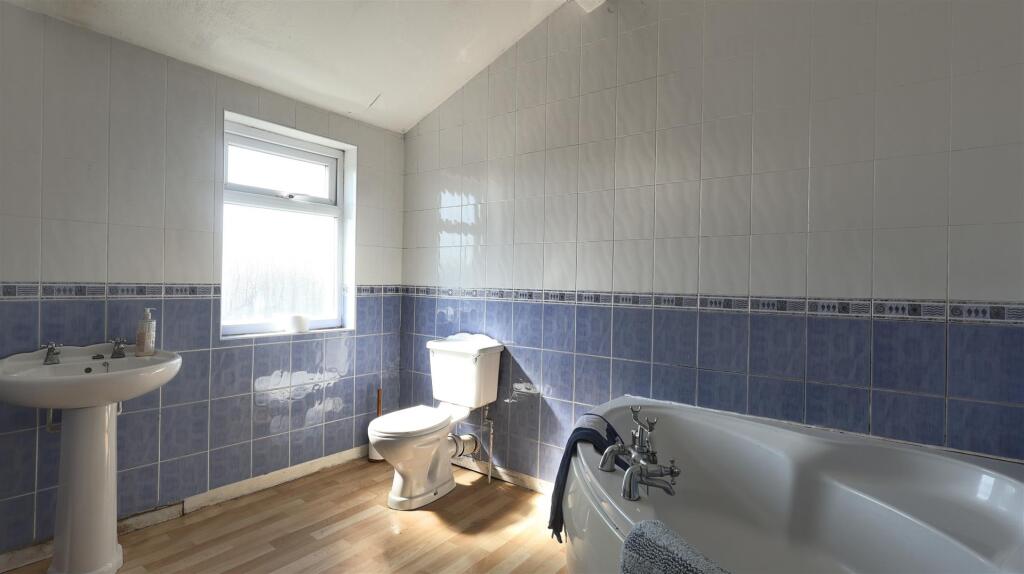 Clipsley Lane Bathroom