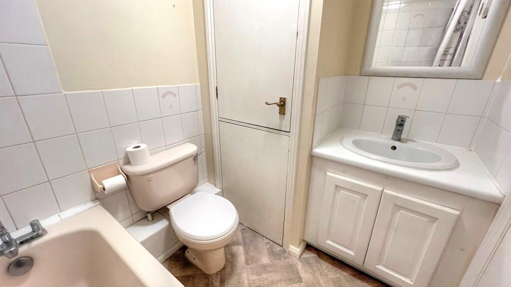 23 Balmoral Way 2...