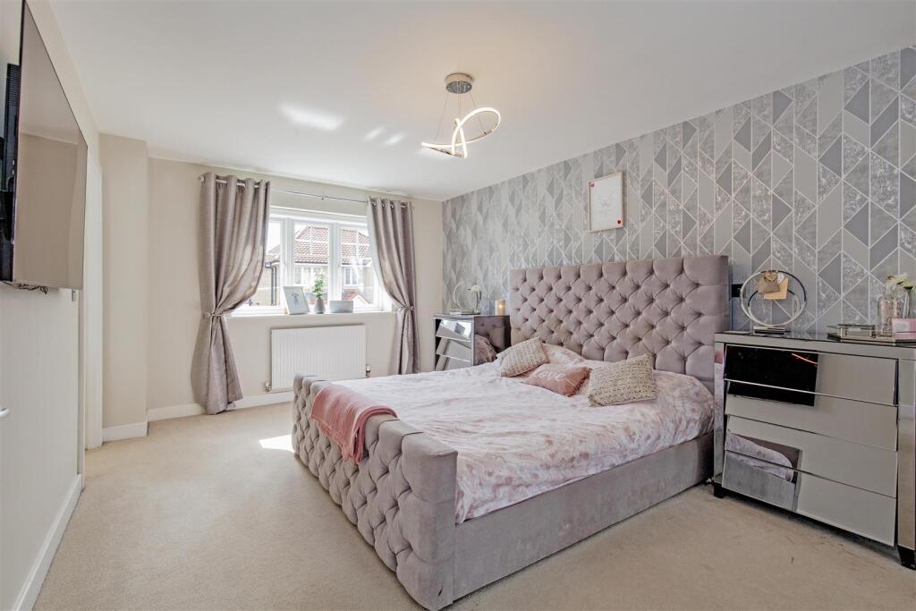 Bedroom 1-1.jpg