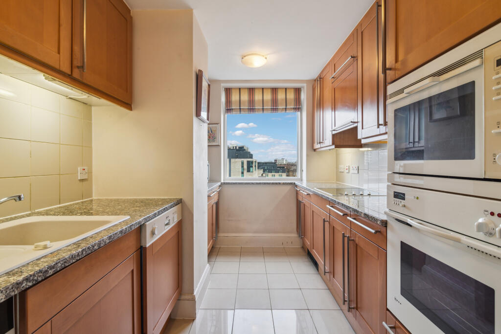 Flat 22, Peninsula Heights, 93 Albert Embankment, Vauxhall, London, SE1 7TY