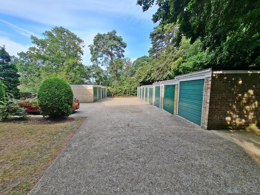 Garage in Block