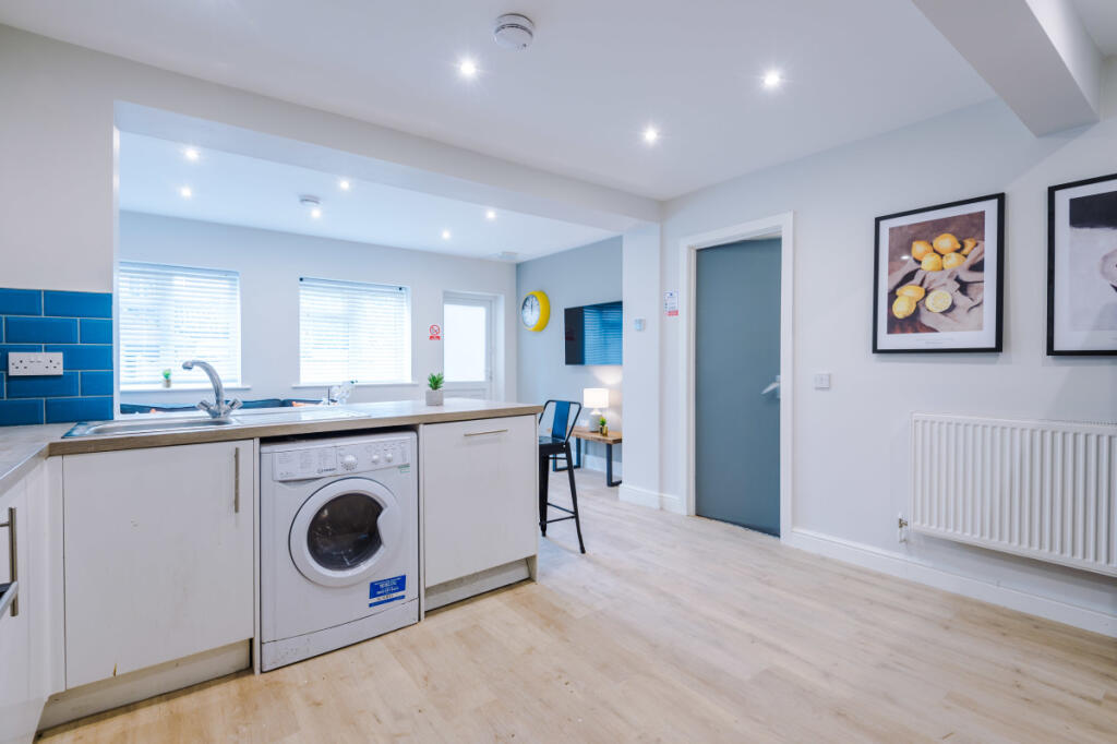 10 Holcombe, Kitchen 1