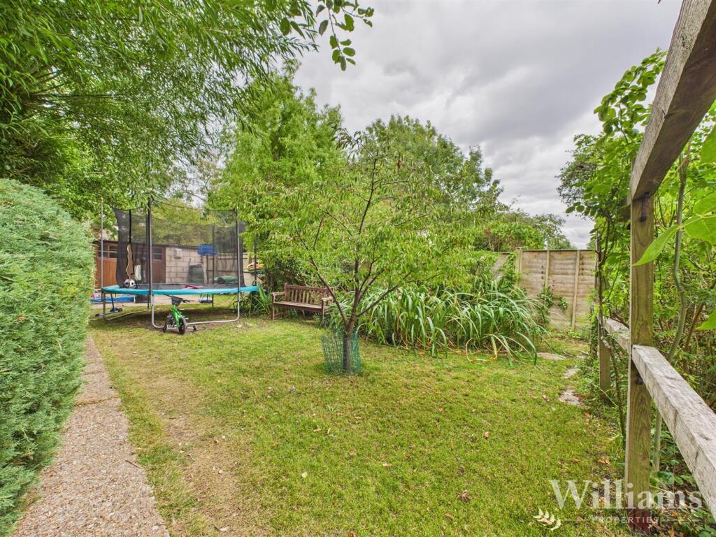 CAM02861G0-PR0450-STILL023.jpg