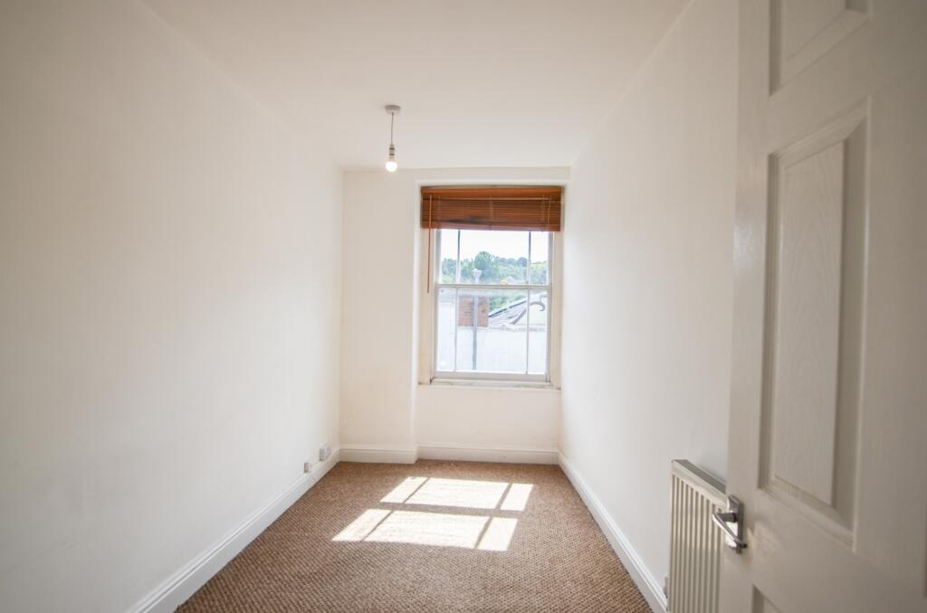 3A Albert Terrace TPS Bodmin 01208 872728-03