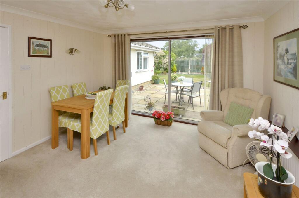 Lounge/Dining Room
