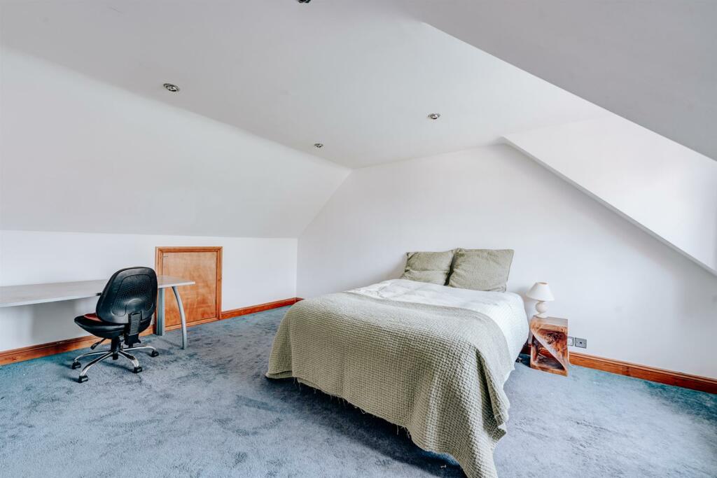 7 Bushby Avenue 2024 Final-12.jpg