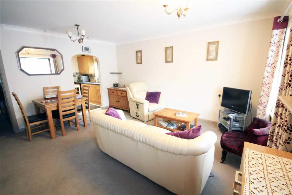 LOUNGE/DINING ROOM