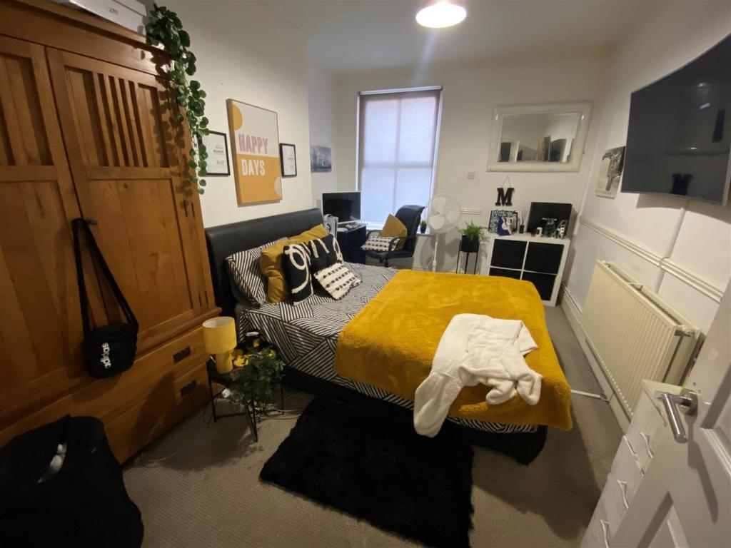 bed 1.jpg