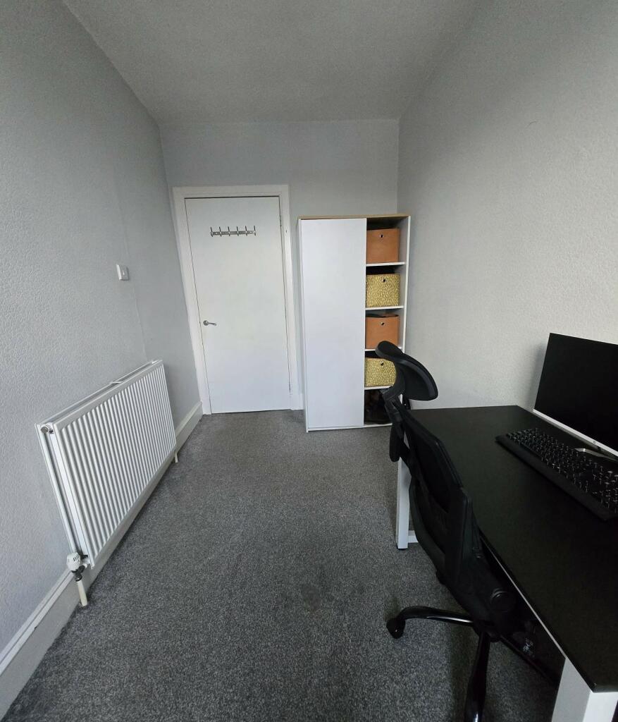 GUEST BEDROOM / STUDY