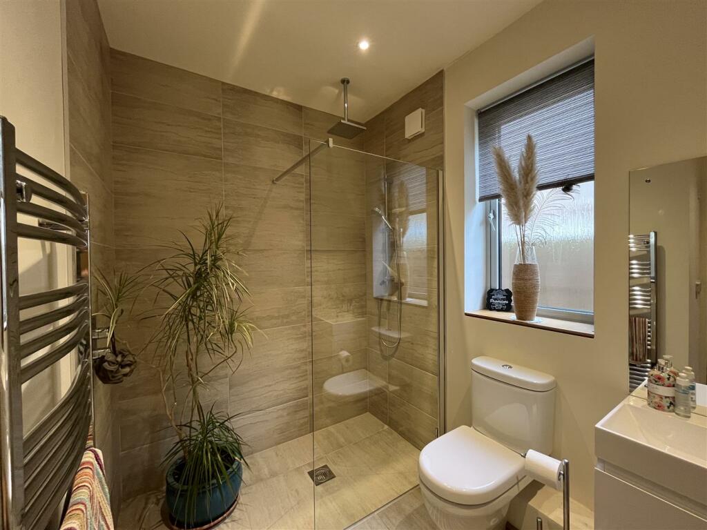 Shower Room (ground floor)