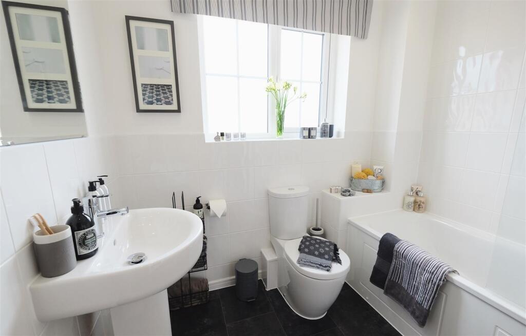 Ellesmere Bathroom 1 DifRent.jpg