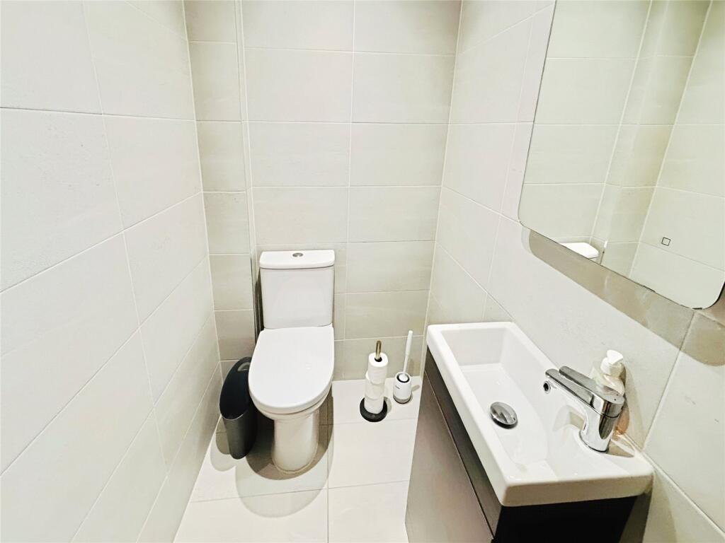 Cloakroom/Wc
