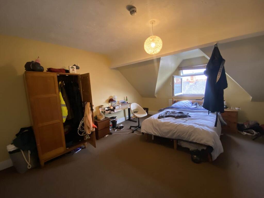 Bedroom 7 - Attic Fr
