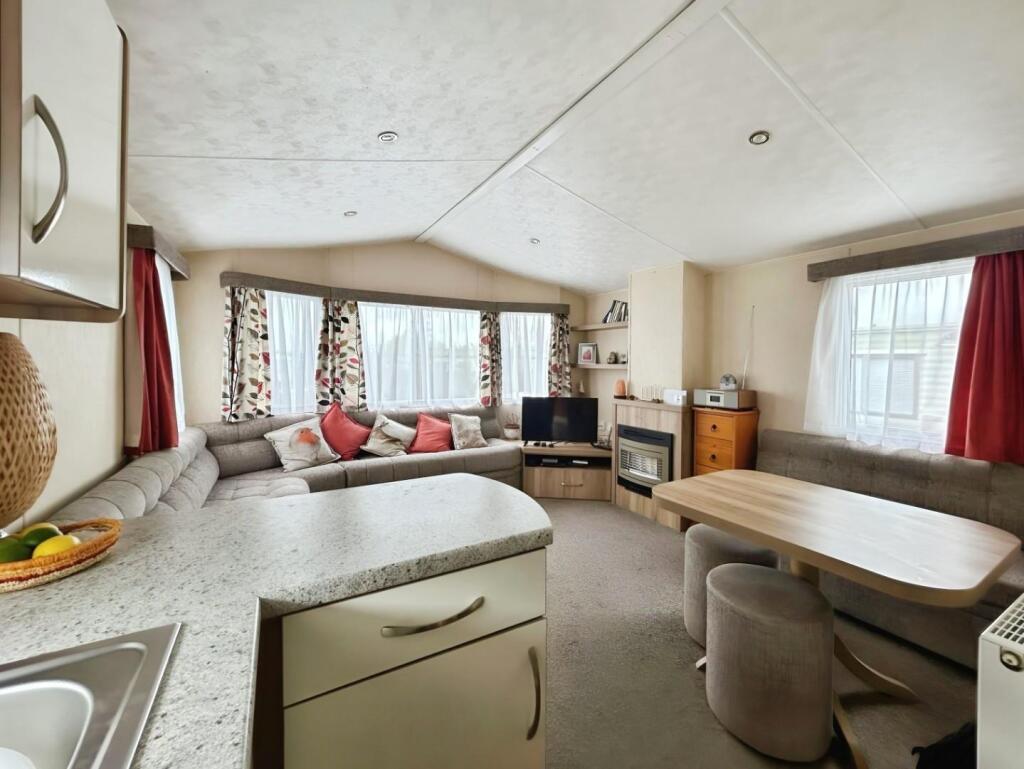 a4cf702c-lounge 20kitchen.jpg