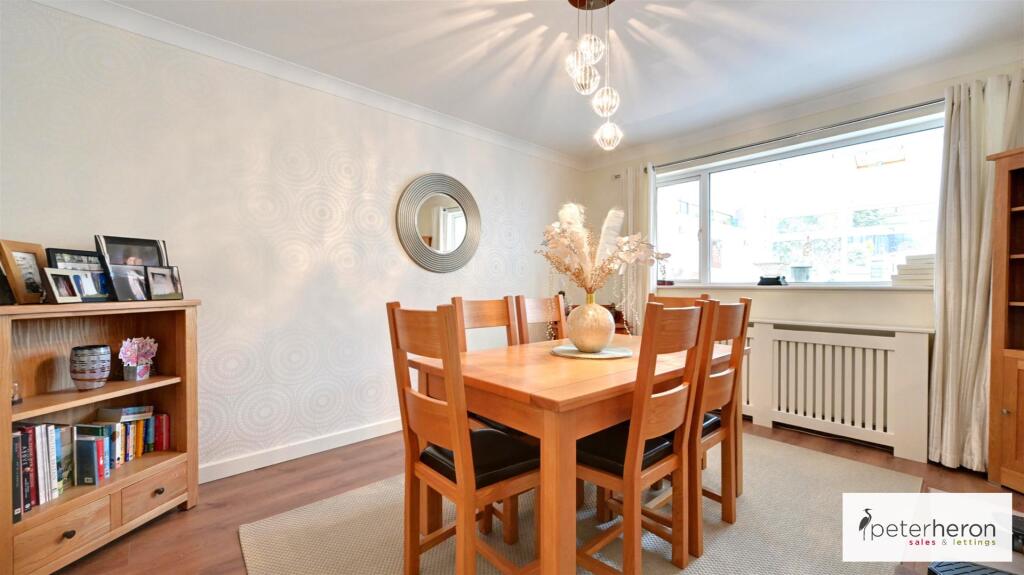 Dining Room/Bedroom 4