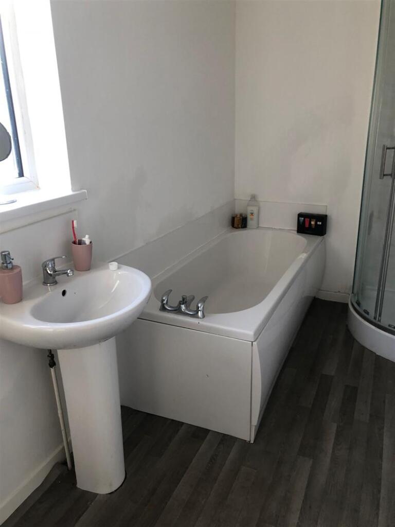 Bathroom2.jpg