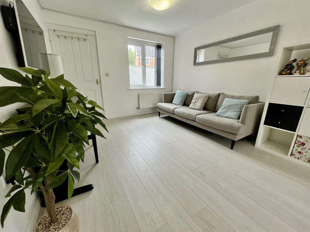 Open Plan Lounge, Dining &amp; Kitchen