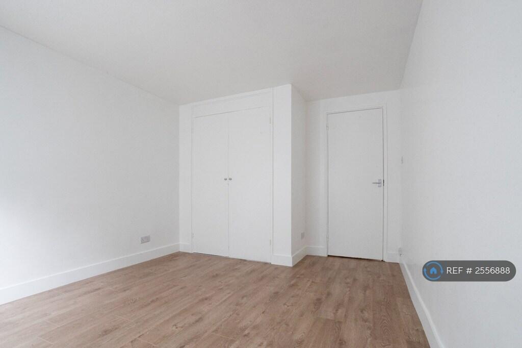 Bedroom 1 Reverse 
