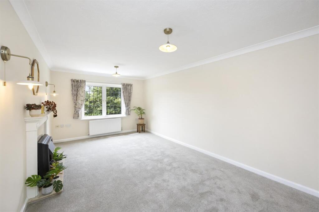 Horsham Road, Penns Court, 14-006.JPG