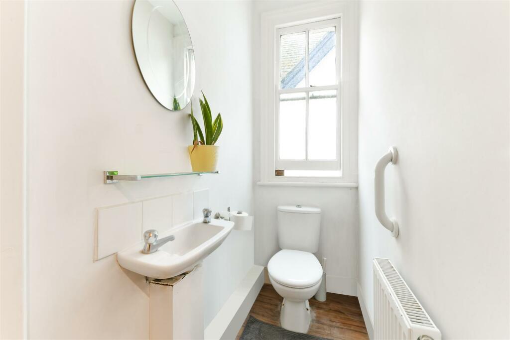 HIGH STREET MENS WC AND BATHROOM- (1).jpg