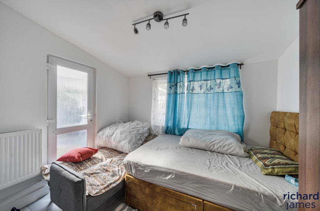 998c97a10daf4700b7124797429f6824