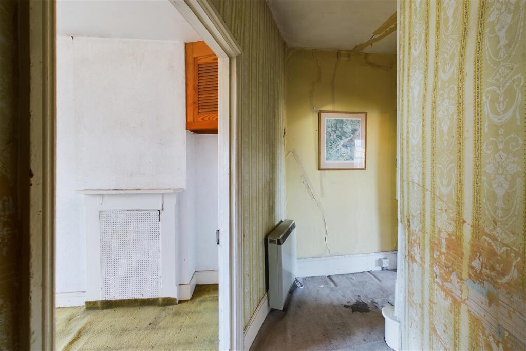 19 Moorend Road, Leckhampton, Cheltenham, Gloucest