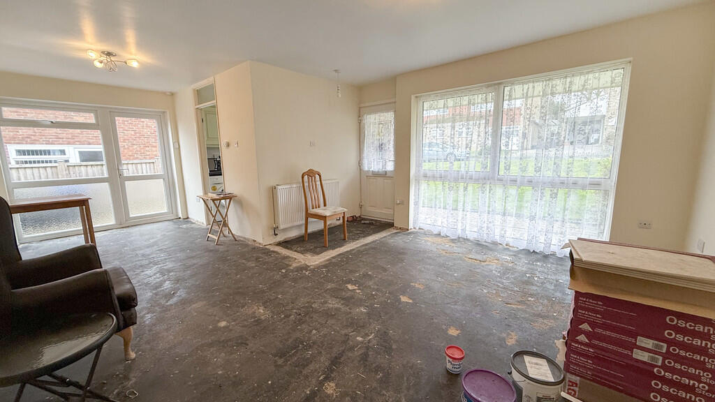 Lounge/dining roo...