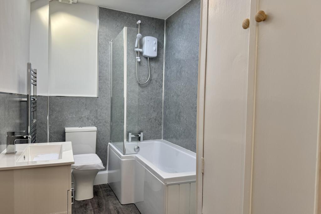 Modern Fitted Bathroom