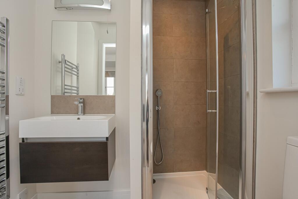 Main Bedroom with en-suite bathroom