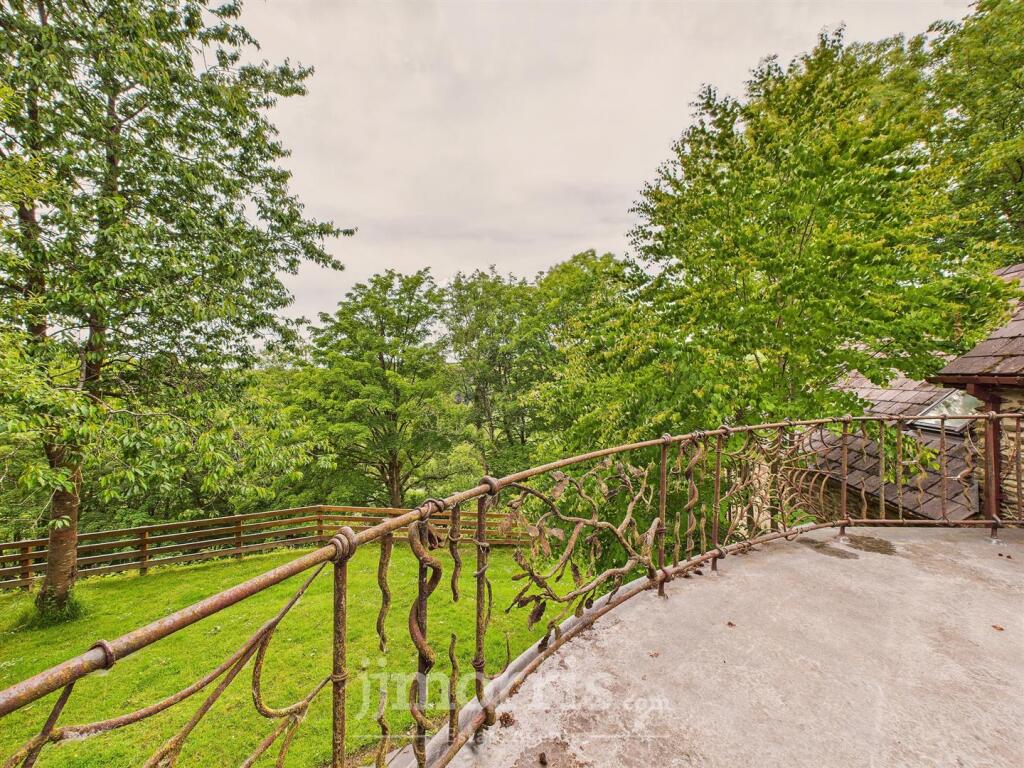 CAM05297G0-PR0057-STILL047.jpg