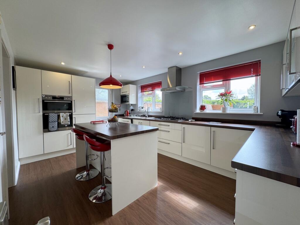 Kitchen/Breakfast Room