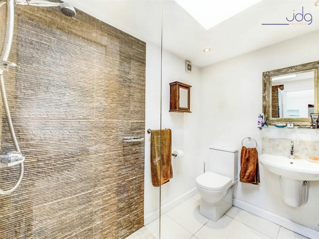 GF shower/utility room