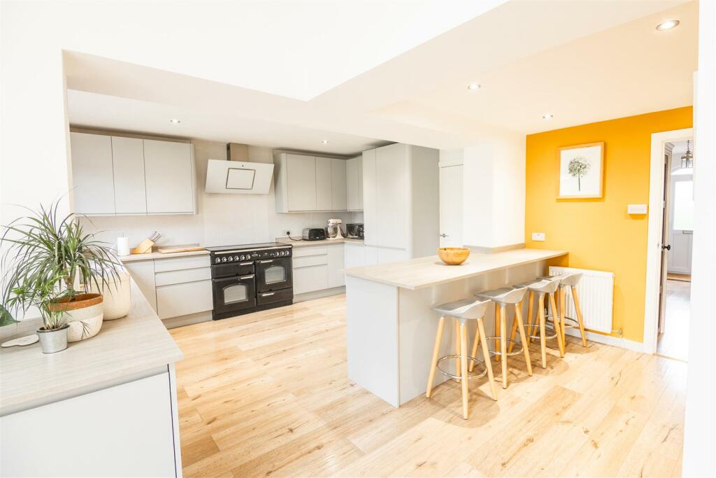 KITCHEN/DINING/FAMILY ROOM