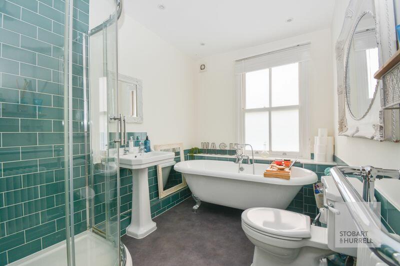 En-Suite Bathroom 