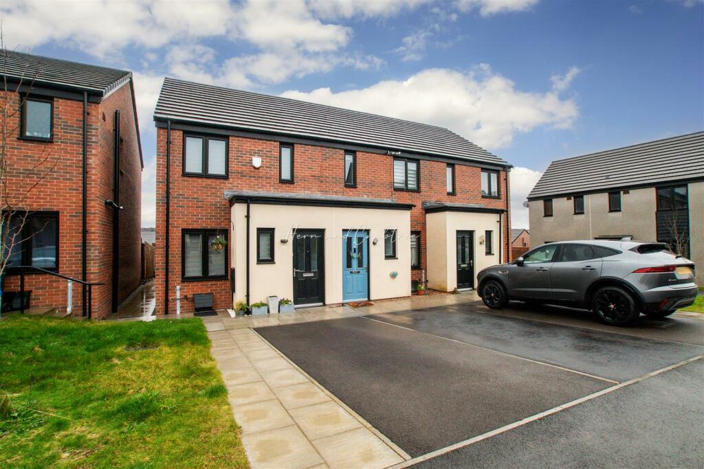 Clos Thomas, St Edeyrns, HernCrabtree (15).jpg