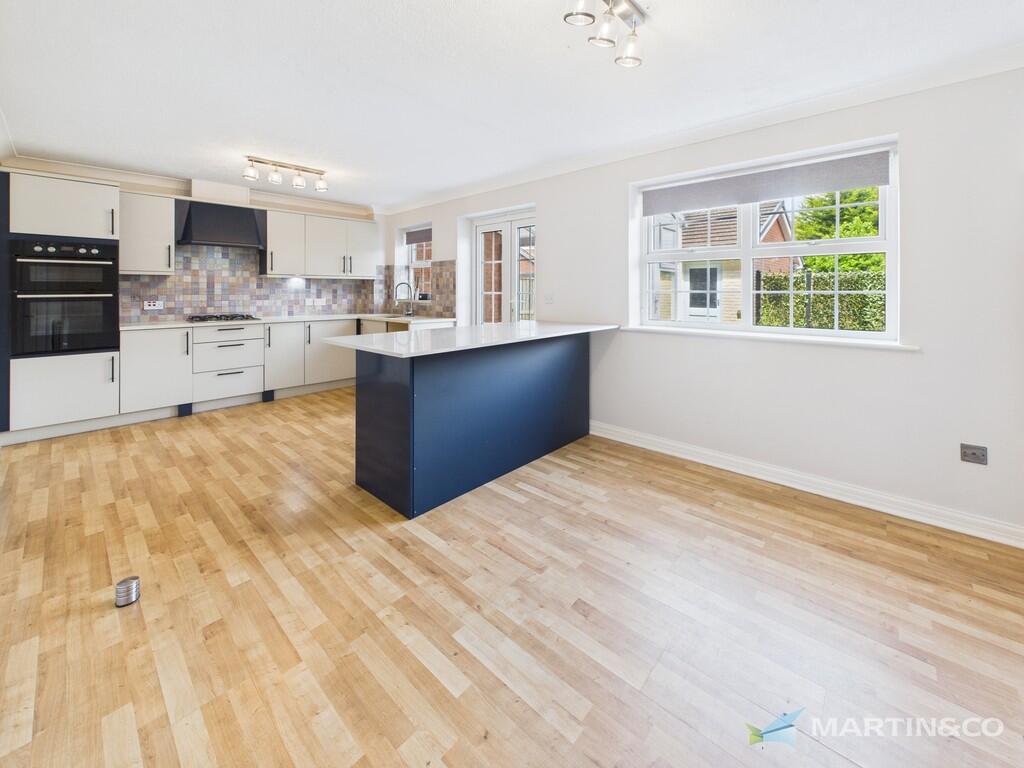 CAM02318G0-PR0483...