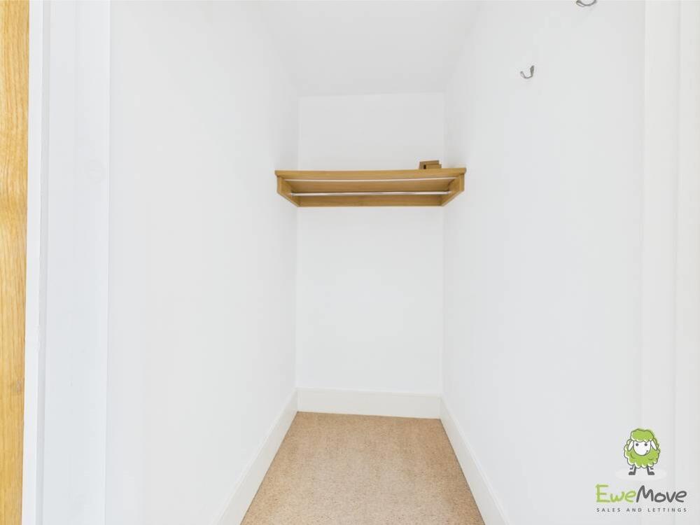Walk in Wardrobe Emily Dimelow Ewemove Whitchurch 