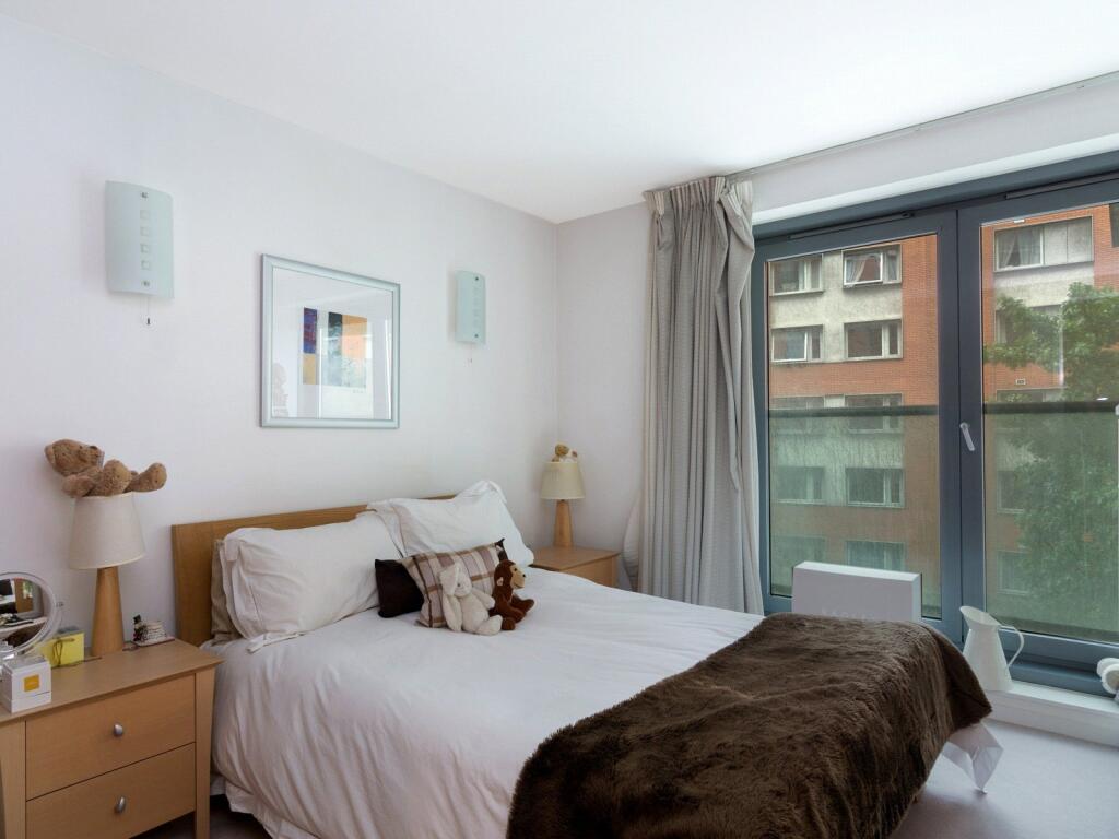 Fairmont Avenue E14