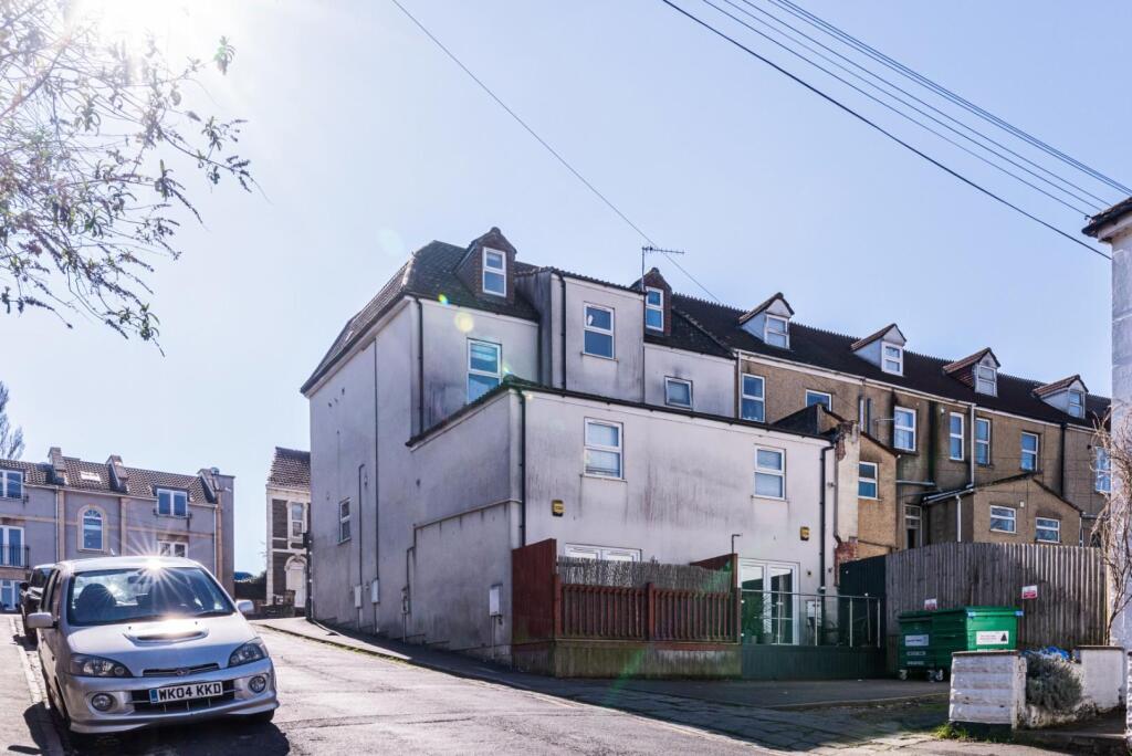 Flat 1, Clouds Hill Court, 69 Clouds Hill Road, Br