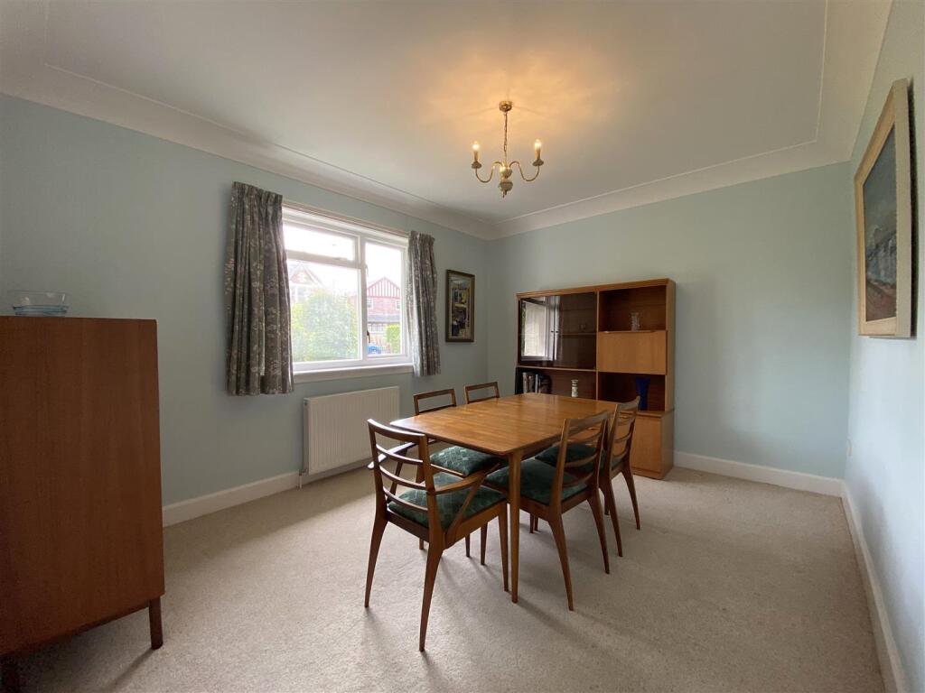 DINING ROOM.JPG